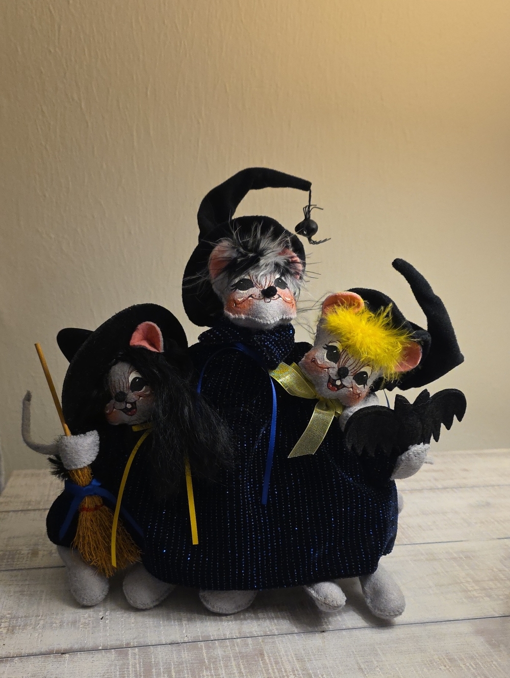 Vintage 2005 Annalee "Triple Trouble" Halloween Mice Witches (10-Inch)